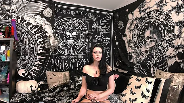 EVILYN online show from March 17, 1:53 am