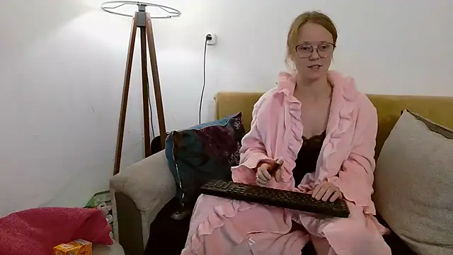 little-leni online show from November 12, 8:18 pm