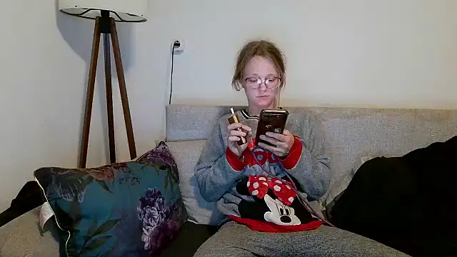 little-leni online show from March 19, 7:29 pm