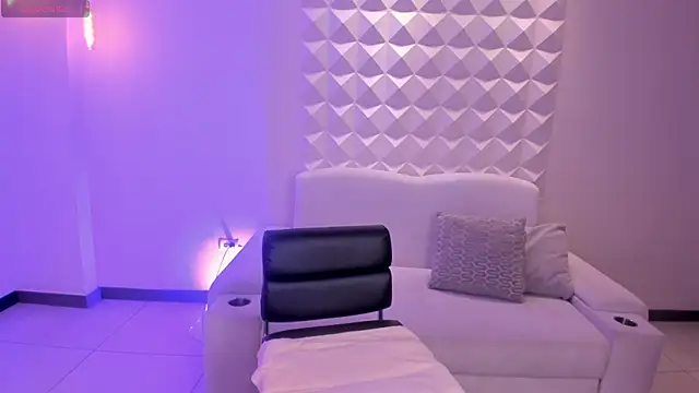 MorganHicks online show from April 12, 11:24 am