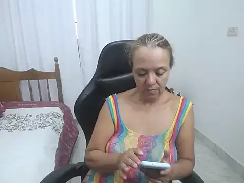 yeslluisa online show from May 20, 8:28 pm