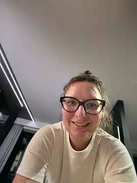 The Snowwhitee online show from July 6, 6:54 pm