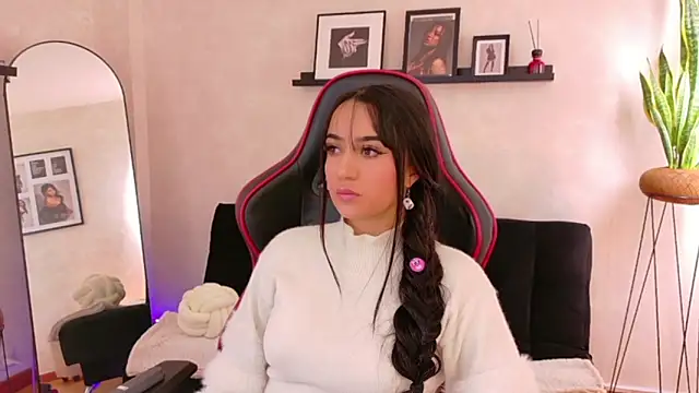 EmmyEvans1 online show from March 5, 8:04 pm