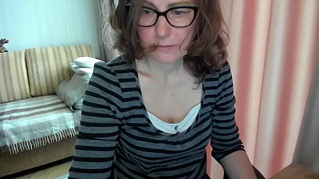 lauraoven online show from May 10, 8:05 am