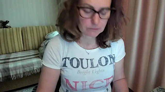 lauraoven online show from May 28, 10:35 am
