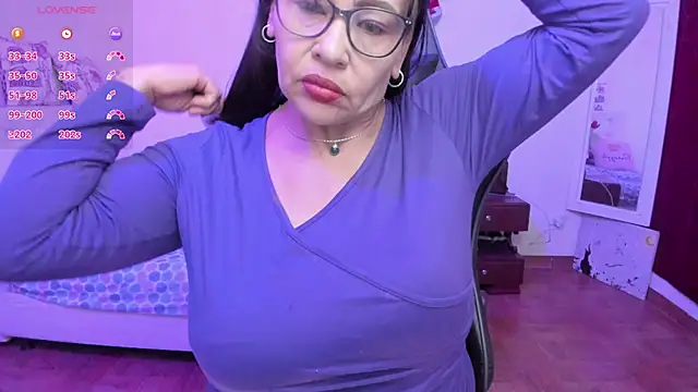 esmeralda milf online show from April 14, 8:53 pm