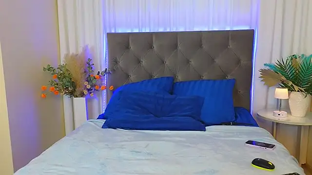 Ariana Petite online show from March 19, 5:56 am