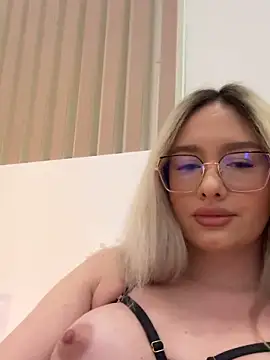 mollyxxx online show from April 16, 3:40 am