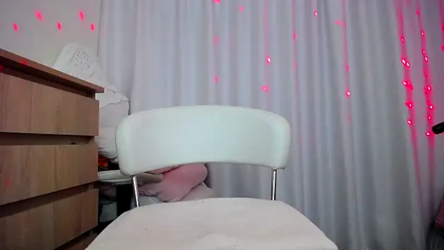 faceless  online show from May 26, 1:43 pm