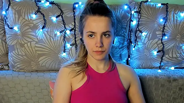 MaggieCake online show from March 13, 3:52 am