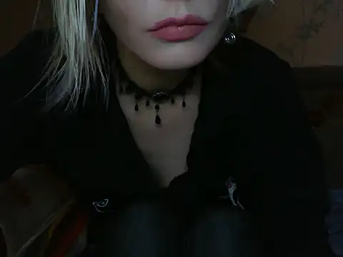 WildMissNiks online show from June 1, 7:10 am