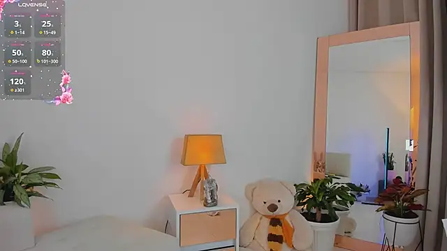 roxie gates  online show from March 7, 3:46 am