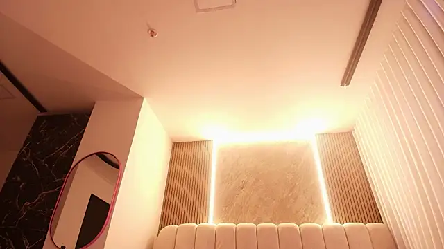 emyli sw  online show from April 17, 3:08 am