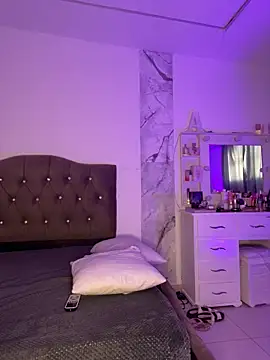 alysson 18 online show from April 11, 1:15 pm