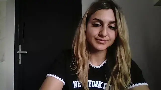 NicolePlay online show from June 3, 1:45 pm
