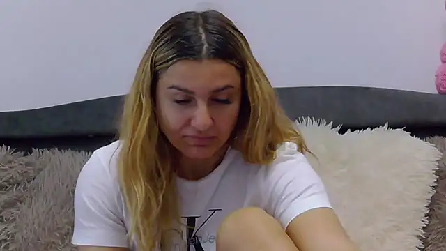 NicolePlay online show from April 17, 4:58 am