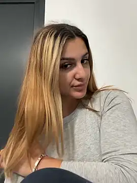 NicolePlay online show from March 29, 6:07 pm