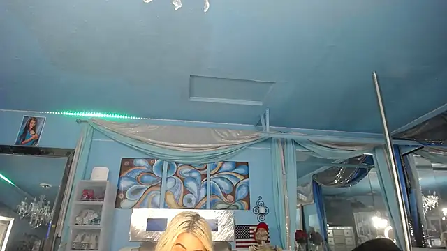 ADRIANNA FOX online show from May 24, 6:01 am