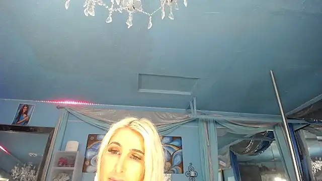 ADRIANNA FOX online show from May 8, 3:26 pm