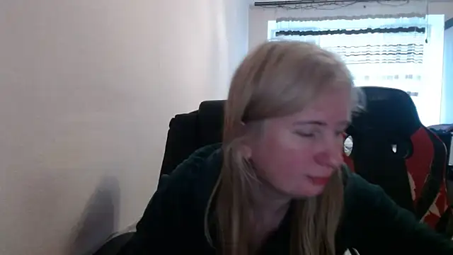 PeterAndJen online show from May 3, 5:22 am