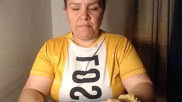 agathamiller01 online show from April 14, 11:27 pm