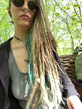 MenaDreadfull online show from April 22, 1:19 pm