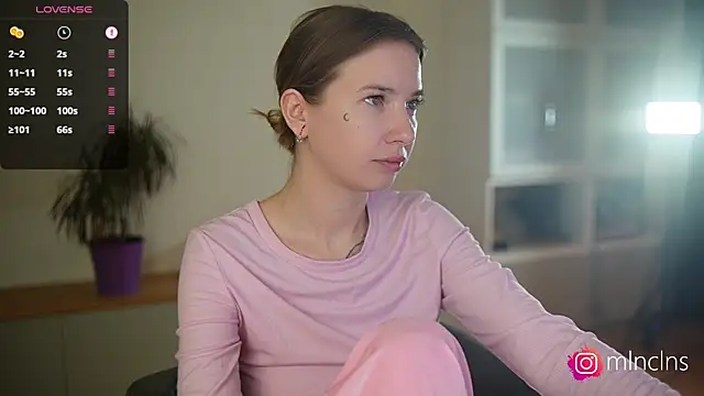 melanielwithu online show from April 19, 6:43 pm