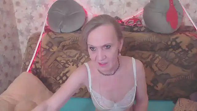 MissBekker online show from April 18, 7:18 pm