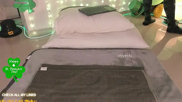 ohyesly  online show from March 25, 10:29 am