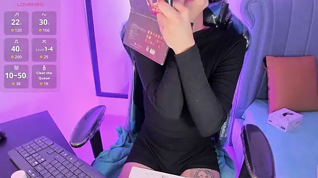 Chris boy  online show from April 1, 7:42 am