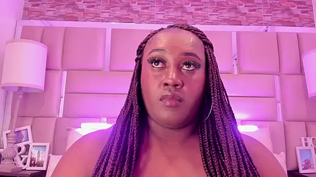 ShaniaBrownn online show from May 9, 8:00 pm