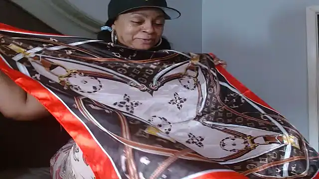 MSweetLindaParks online show from March 22, 1:50 pm