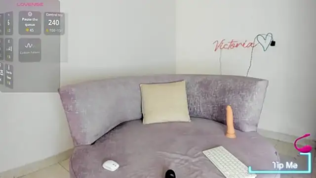 victoria 027 online show from October 17, 4:43 pm