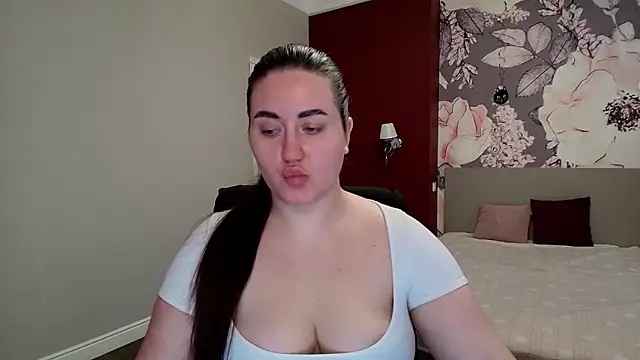 Roxie Bradley online show from March 18, 7:02 am