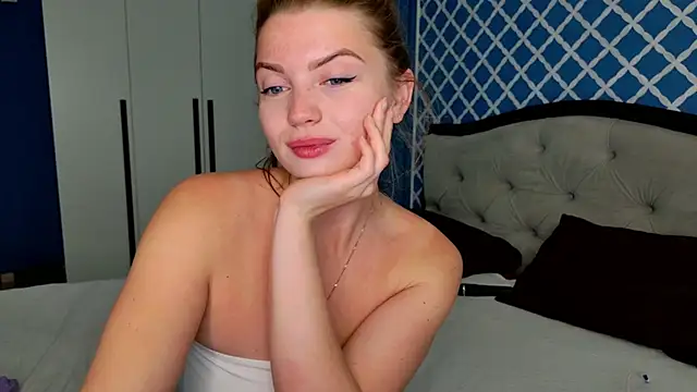 Busty Redhead online show from May 31, 5:24 am
