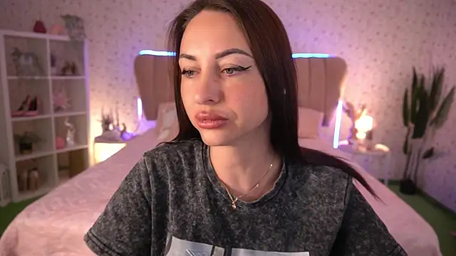 KristiiMax online show from May 4, 7:34 am