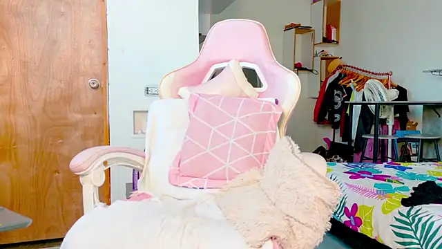 the queen aleja online show from April 2, 1:41 pm