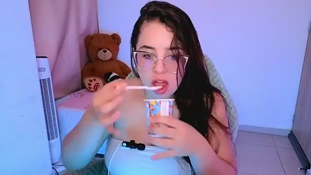  alicia z online show from March 25, 6:00 pm