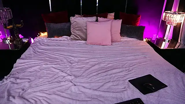 CassandraGood online show from April 8, 6:04 am