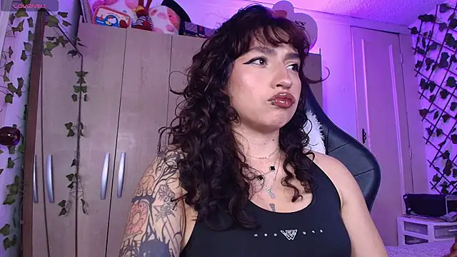 valenor  online show from July 22, 4:13 am