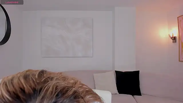 NiaHolland online show from February 8, 10:56 pm