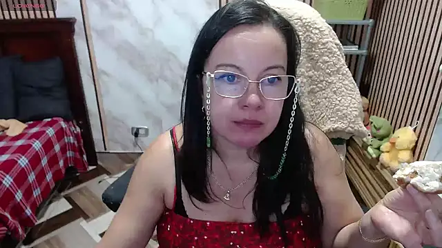 Sonialorens  online show from March 28, 9:57 pm