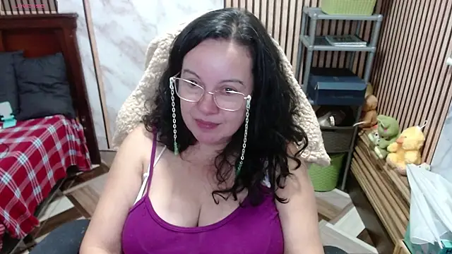 Sonialorens  online show from March 31, 11:49 pm