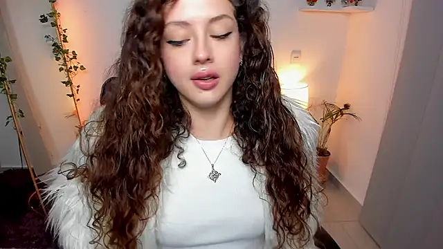 Cassandra Caiin online show from July 27, 5:37 am