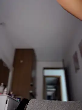 DulceLenns online show from April 6, 6:31 pm