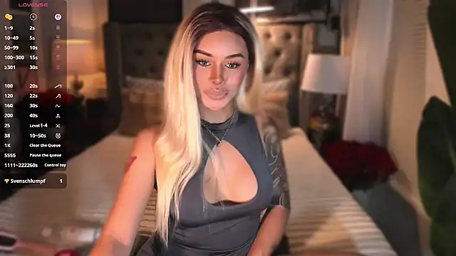 ZyraGoddes online show from August 3, 3:32 am