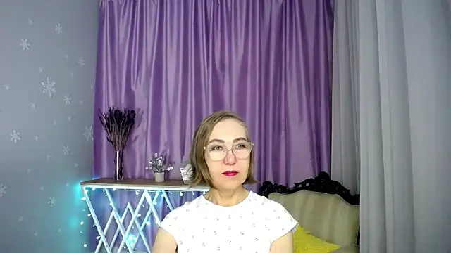 queen a n i online show from March 25, 8:17 am