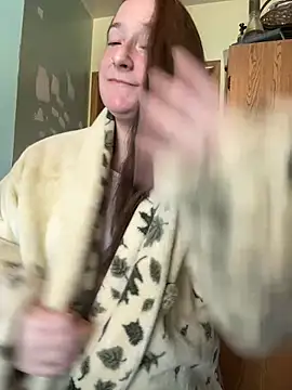 Mini And The Bear online show from March 26, 3:36 pm