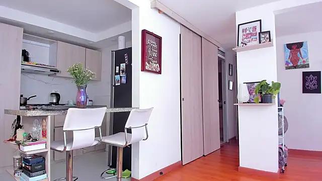 karlye 5 online show from April 15, 3:45 pm