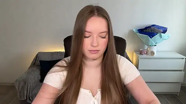 EvaMaddison online show from April 3, 7:28 am